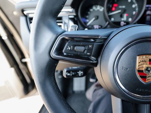 Certified 2026 Porsche Macan image 17