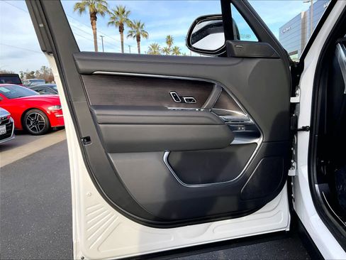 New 2026 Land Rover Range Rover Long Wheelbase SE image 24