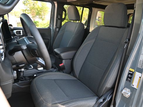 Used 2025 Jeep Wrangler Backcountry image 6