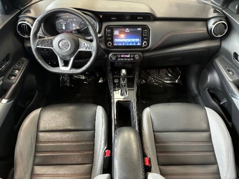 Used 2021 Nissan Kicks SR w/ SR Premium Package FWD image 3