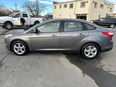 Used 2013 Ford Focus SE image 2