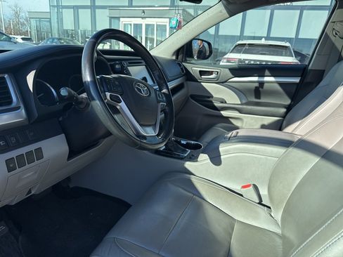 Used 2017 Toyota Highlander XLE image 9
