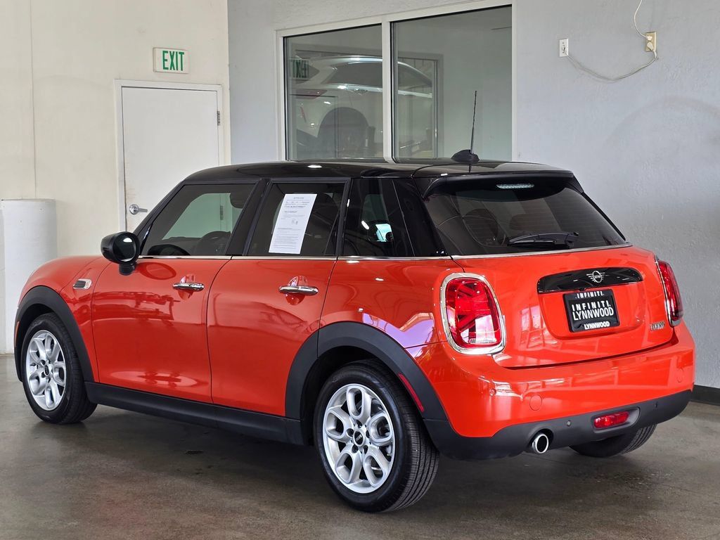Used 2021 MINI Cooper 4-Door Hardtop w/ Storage Package FWD image 6