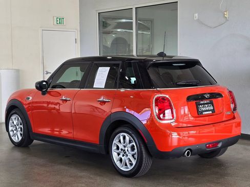 Used 2021 MINI Cooper 4-Door Hardtop w/ Storage Package FWD image 6
