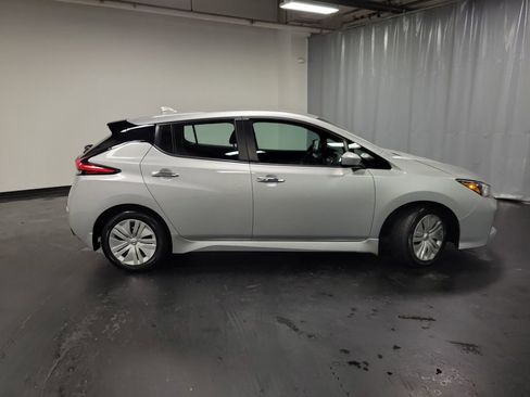 Used 2022 Nissan Leaf S image 9