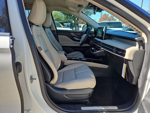 New 2026 Lincoln Corsair Premiere FWD image 29