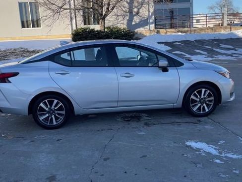 Used 2023 Nissan Versa SV image 9