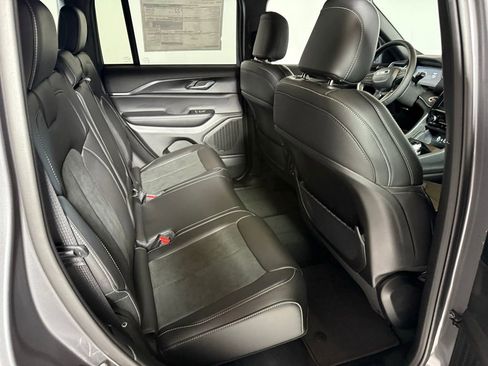 New 2025 Jeep Grand Cherokee Altitude image 16