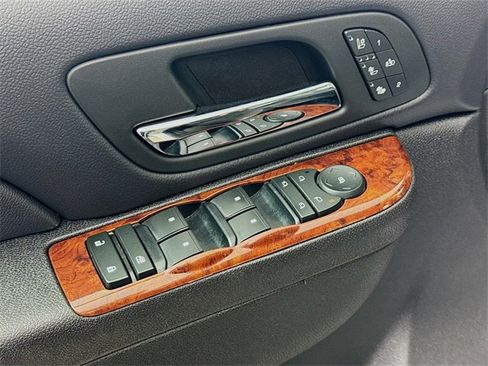 Used 2013 Chevrolet Avalanche LTZ image 20