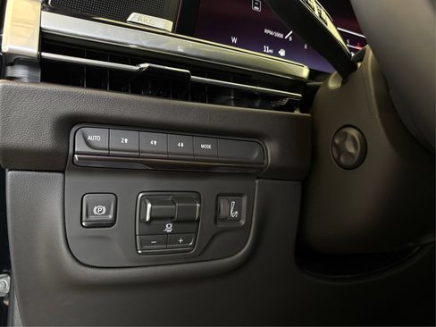 New 2026 Cadillac Escalade Sport w/ LPO, ONYX Package AWD/4WD image 20