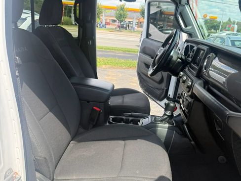 Used 2020 Jeep Wrangler Unlimited Sahara AWD/4WD image 22
