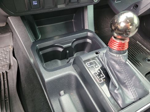 Used 2020 Toyota Tacoma SR w/ SR Convenience Package image 11