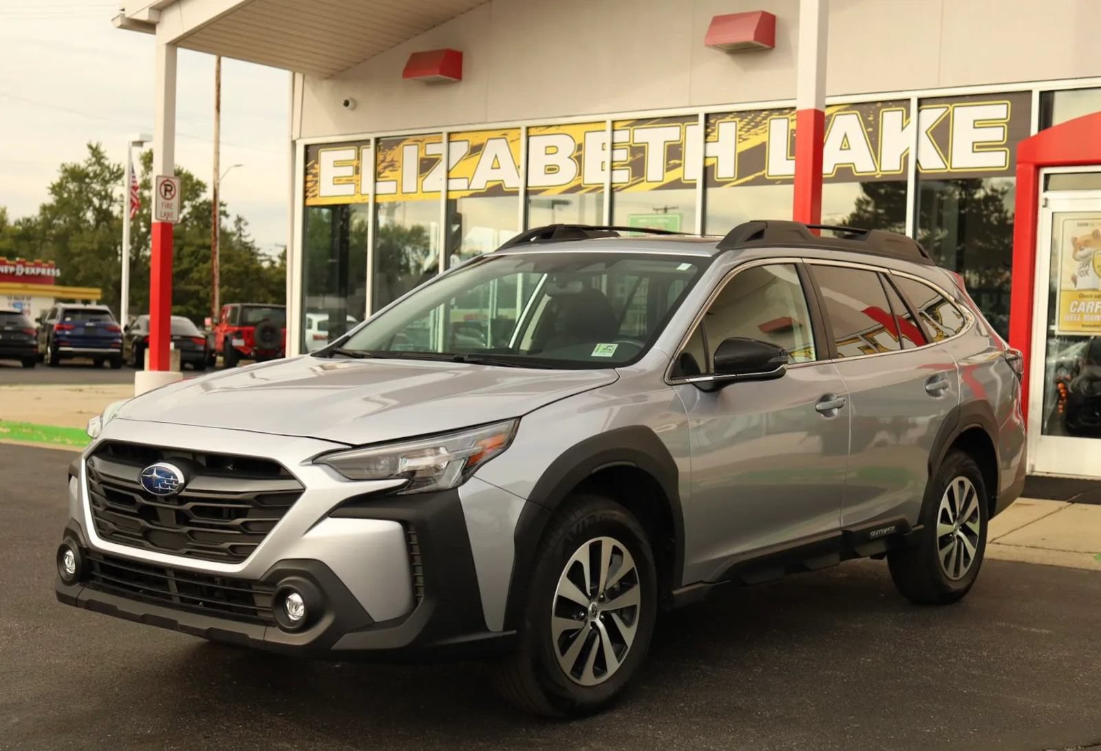 Used 2023 Subaru Outback Premium AWD/4WD image 3