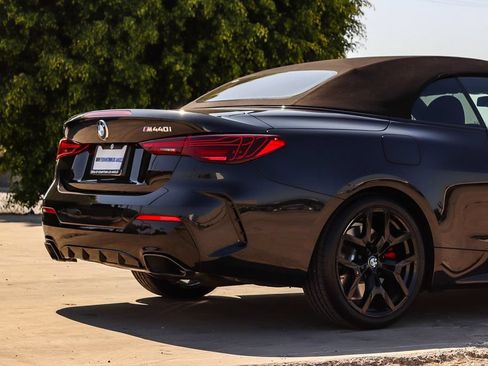 Certified 2025 BMW M440i Convertible w/ Shadowloine Package RWD image 18