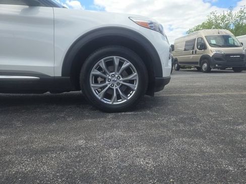 Used 2022 Ford Explorer XLT w/ Equipment Group 202A AWD/4WD image 8