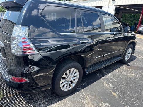 Used 2015 Lexus GX 460 w/ Premium Package AWD/4WD image 3