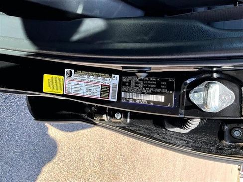 Used 2024 Toyota Highlander XLE FWD image 37