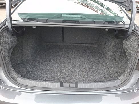 Used 2025 Volkswagen Jetta SE image 28