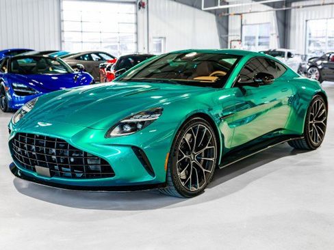 Used 2025 Aston Martin V8 Vantage Coupe RWD image 2