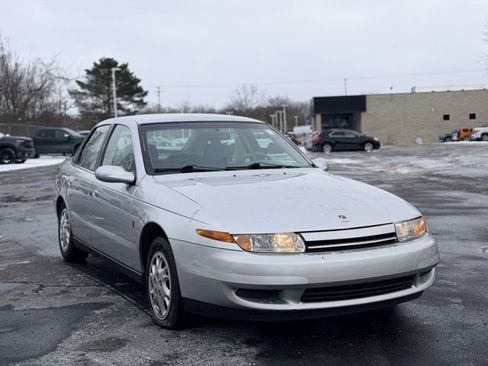 Used 2002 Saturn L-Series L200 image 2