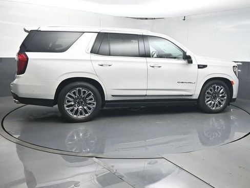 Used 2023 GMC Yukon Denali Ultimate AWD/4WD image 8