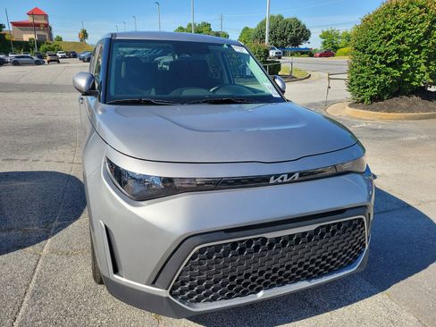 Used 2024 Kia Soul LX w/ Option Group 015 FWD image 2
