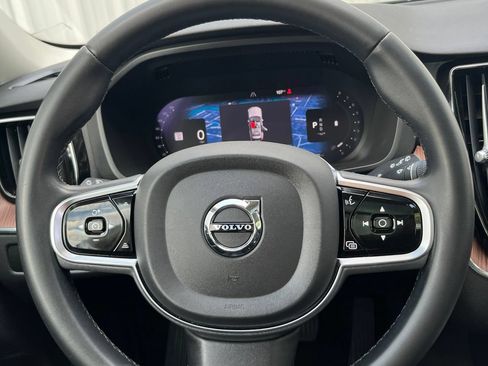 Used 2023 Volvo XC60 B5 Plus AWD/4WD image 19