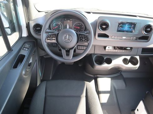 Used 2024 Mercedes-Benz Sprinter 2500 image 14