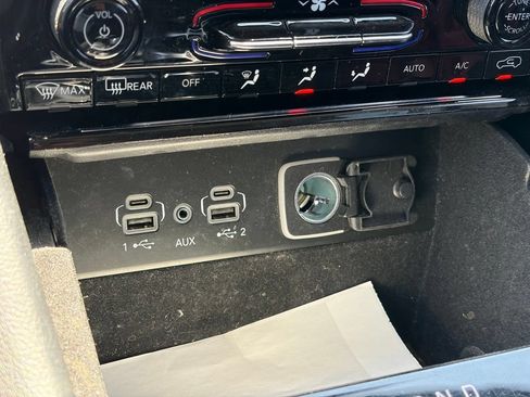 Used 2022 Jeep Grand Cherokee Limited AWD/4WD image 9