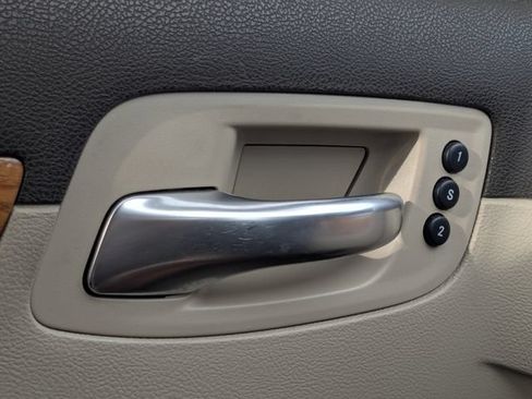 Used 2014 Chrysler 300 C RWD image 27
