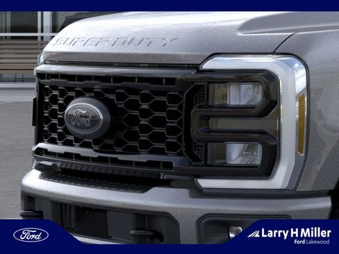New 2026 Ford F250 Lariat w/ Black Appearance Package image 17