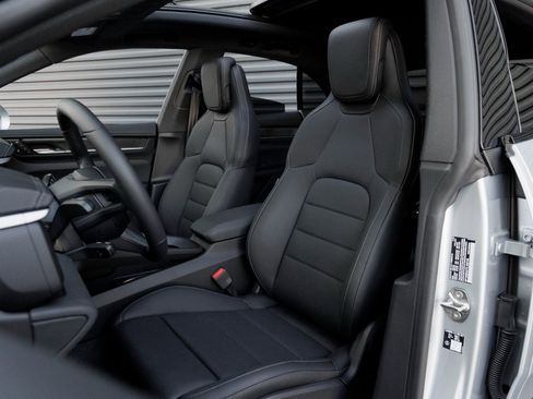 New 2026 Porsche Macan 4S Electric image 5