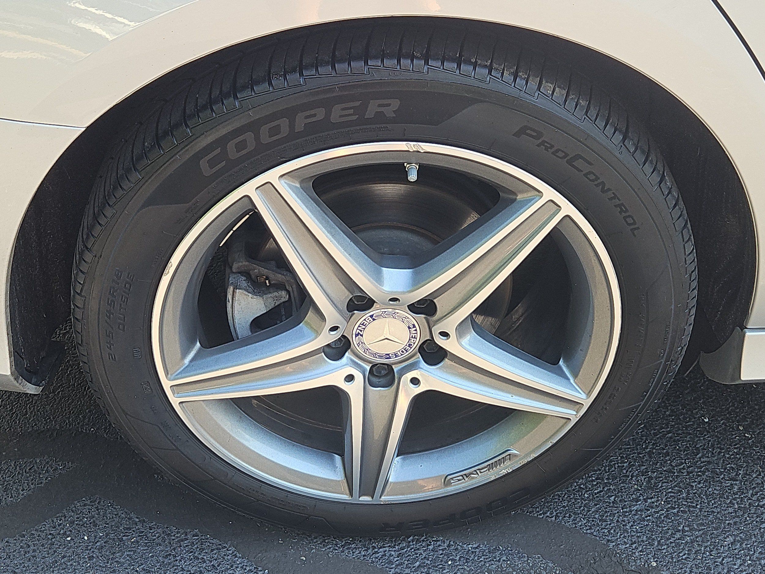 Used 2017 Mercedes-Benz E 300 4MATIC image 32