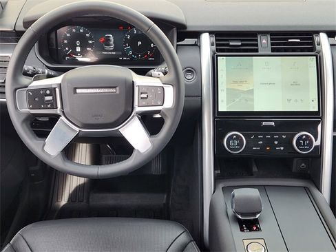 Used 2025 Land Rover Discovery S image 26