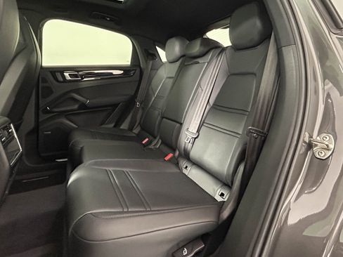 Used 2023 Porsche Cayenne Coupe image 28