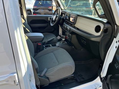 Used 2024 Jeep Wrangler Willys image 23