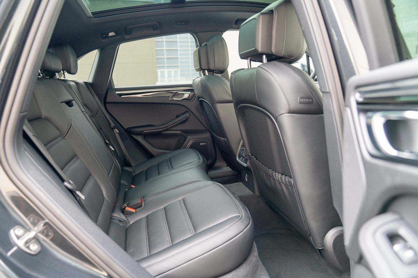 Certified 2026 Porsche Macan AWD/4WD image 24
