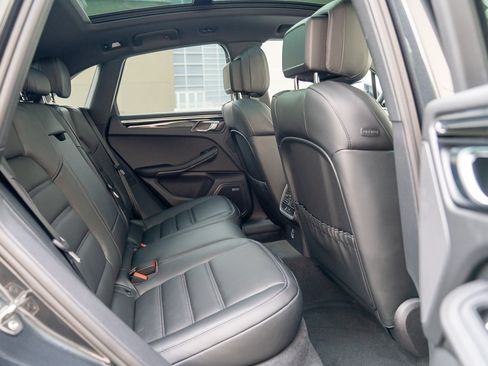 Certified 2026 Porsche Macan AWD/4WD image 24