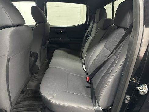 Used 2019 Toyota Tacoma TRD Sport image 37