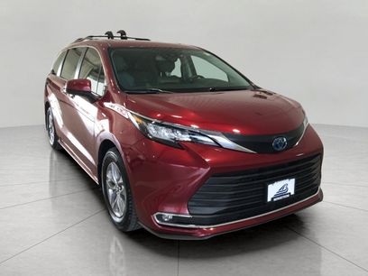 Used 2022 Toyota Sienna XLE