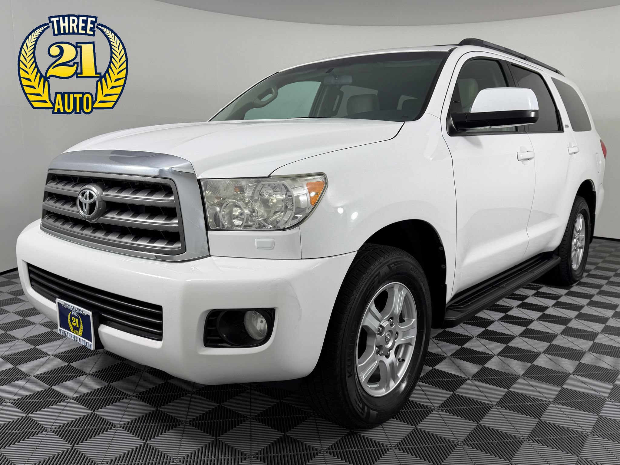 Used 2016 Toyota Sequoia SR5 AWD/4WD image 1