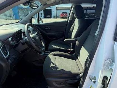 Used 2022 Chevrolet Trax LS w/ Tint and Cruise Package FWD image 9