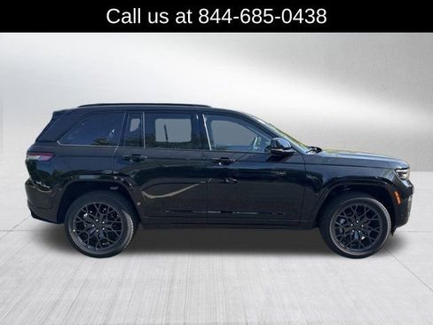 New 2025 Jeep Grand Cherokee Summit image 4