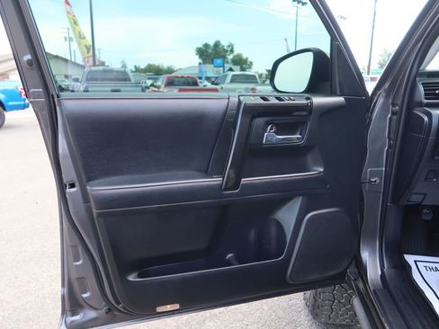 Used 2018 Toyota 4Runner TRD Off-Road Premium image 5