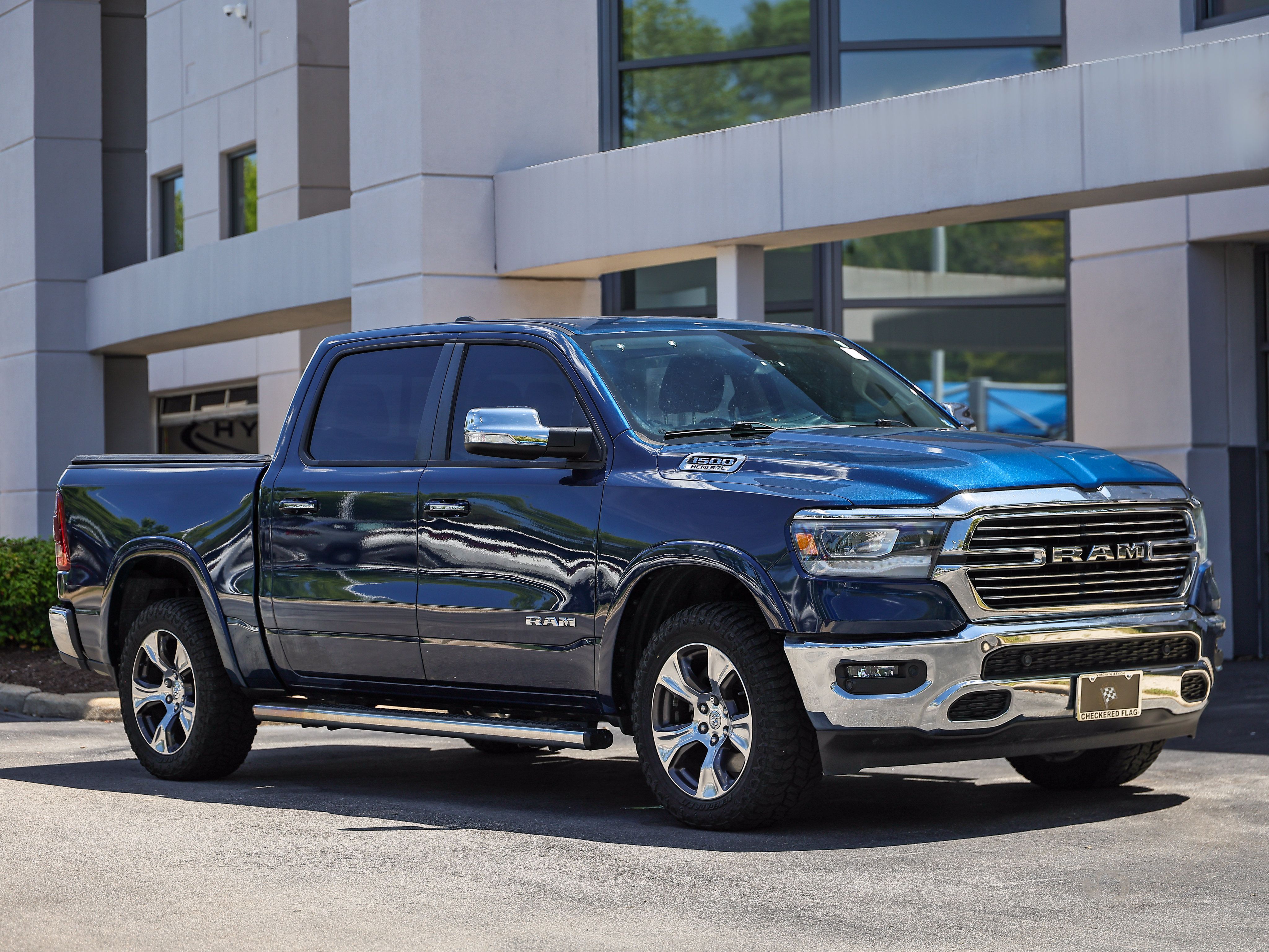 Used 2020 RAM 1500 Laramie AWD/4WD image 1