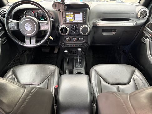 Used 2017 Jeep Wrangler Unlimited Sahara w/ Max Tow Package AWD/4WD image 22