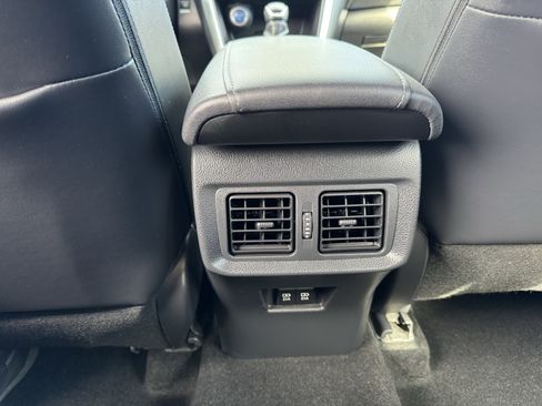 Used 2021 Toyota Venza XLE image 33