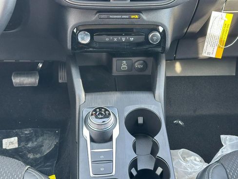 New 2025 Ford Escape SE image 8