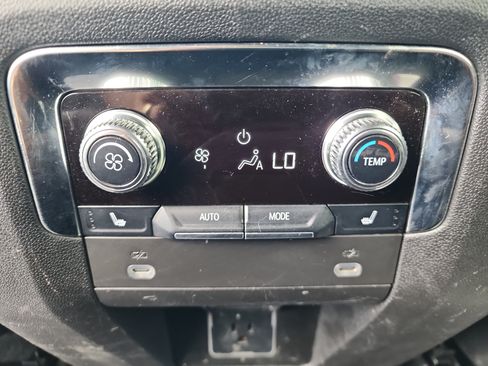 Certified 2024 GMC Yukon XL SLT w/ SLT Luxury Package AWD/4WD image 27