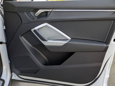 Used 2022 Audi Q3 2.0T Premium Plus w/ Premium Plus Package image 19